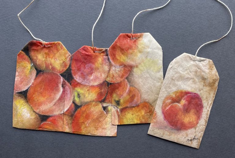 ציור של אפרסקים על שקיות תה